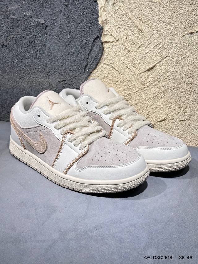 新品上市实拍 Air Jordan 1 Low 低帮 蓝柠檬 Aj1 乔丹1代 Aj1 乔1 低邦 蓝黄拼接 乔丹篮球鞋系列 鞋身采用蓝色皮革勾勒轮廓，明黄色注