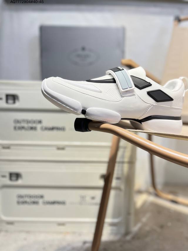 Prada 普拉达 原楦数据开发版型，采用Tpu定型橡胶模片网织布鞋面材质，头层真皮灌注式Pu乳胶缓震鞋垫，外置Tr耐磨橡胶鞋底多变设计塑造新品,意大利高奢品牌