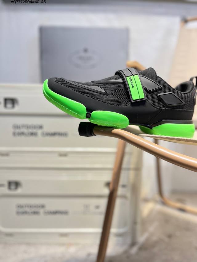 Prada 普拉达 原楦数据开发版型，采用Tpu定型橡胶模片网织布鞋面材质，头层真皮灌注式Pu乳胶缓震鞋垫，外置Tr耐磨橡胶鞋底多变设计塑造新品,意大利高奢品牌