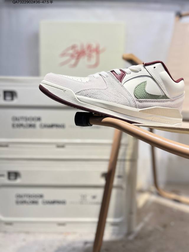 Air Jordan Stadium 90 Stadium Jordan Stadium 90充满了对Tinkerhathield 原创设计的致敬，包括中足网状