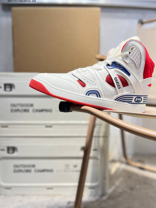 原 版本 双十一福利特价广东原产# 古驰Gucci 精致小巧的互扣式双G标识浪漫诠释此系列的美学理念。复古灵感巧妙融于运动鞋设计，焕新演绎品牌标识 原版定制进口