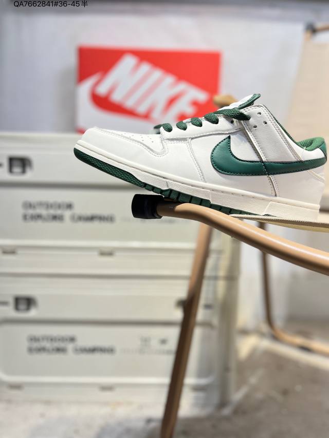 耐克Nike Dunk Low 板鞋Sb系列经典百搭休闲运动板鞋加厚鞋舌的填充，使舒适性大大提升，同时也更方便穿脱中底部分则加入了脚感柔软舒适Zoomair气垫