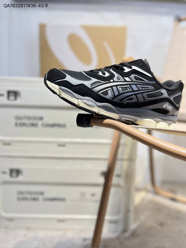 Asics Gel-Nyc亚瑟士经典跑鞋 如今机能风和户外风吹得正劲，便是主打“Urban Outdoor机能越野风格”，城市和户外场景都能轻松应对。关键是跑鞋