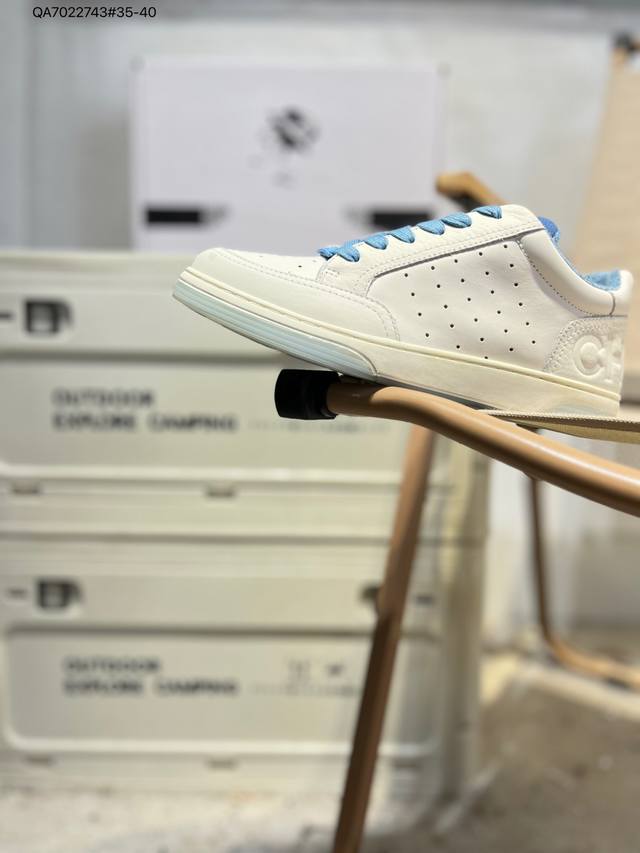 原 版本 双十一福利特价广东版 香奈儿系列Chanel 香奈儿 春夏新款板鞋 广东原产 全套专柜同步包装配件 配套最高还原 细节设计简单大体 本季精彩聚焦在颜色