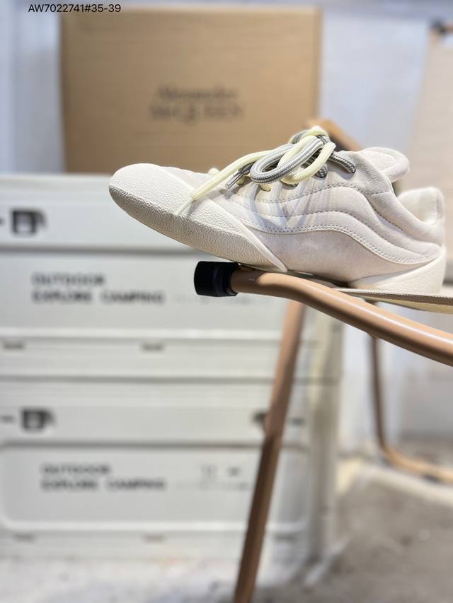 原 版本 双十一福利特价 Alexander Mcqueen 亚历山大-麦昆 S Flexion复古运动鞋 受到解剖学的启发 分体鞋底和肌腱状元素体现了品牌初期
