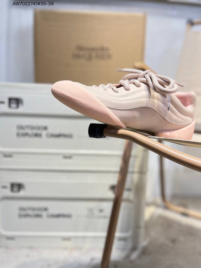 原 版本 双十一福利特价 Alexander Mcqueen 亚历山大-麦昆 S Flexion复古运动鞋 受到解剖学的启发 分体鞋底和肌腱状元素体现了品牌初期