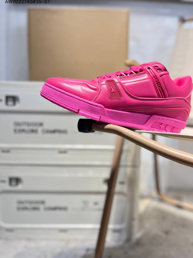 原 版本 双十一福利特价路易威登 Louis Vuitton Lv路易威登板鞋 新款 Lv Trainer最新配色运动鞋 L家 篮球鞋风格运动鞋 该鞋由艺术总监