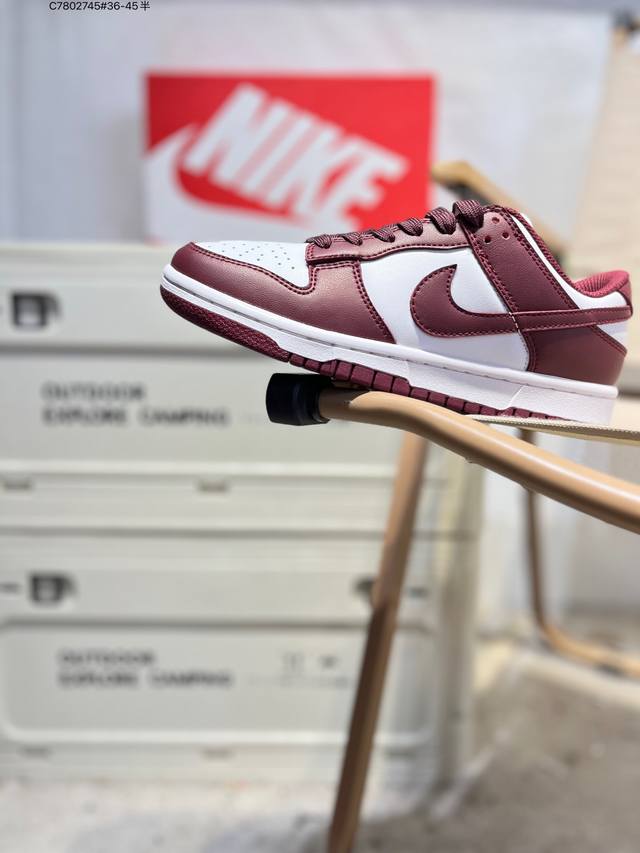耐克Nike Dunk Low 板鞋Sb系列经典百搭休闲运动板鞋加厚鞋舌的填充，使舒适性大大提升，同时也更方便穿脱中底部分则加入了脚感柔软舒适Zoomair气垫