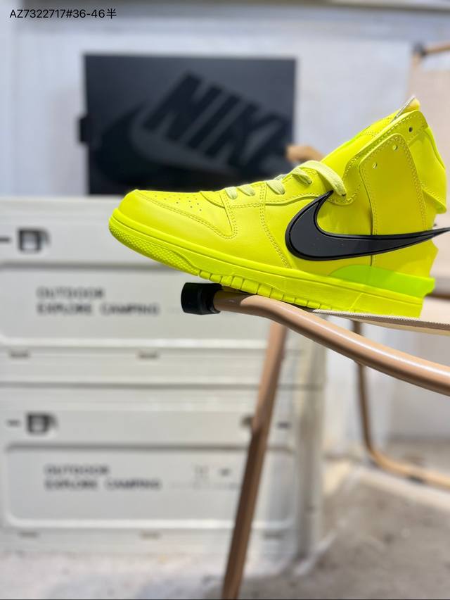 携手日本时尚品牌Ambush X Dunk High Lethal Pink 皮革大钩 扣篮系列高帮休闲运动滑板板鞋扣篮系列高帮休闲运动滑板板鞋。Vava.周洁