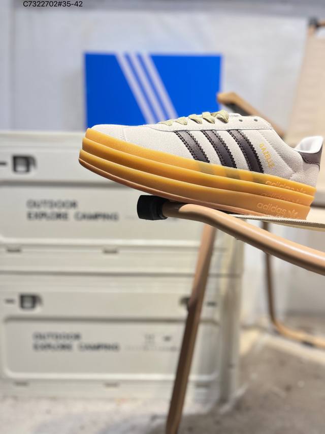 Adidas 阿迪达斯 德训系列 男女鞋真标半码制，升级原楦原纸版开发版型，采用翻毛皮组合蛇纹纤维革鞋面材质，外置加厚橡胶大底阿迪达斯 三叶草阿迪达斯Adida