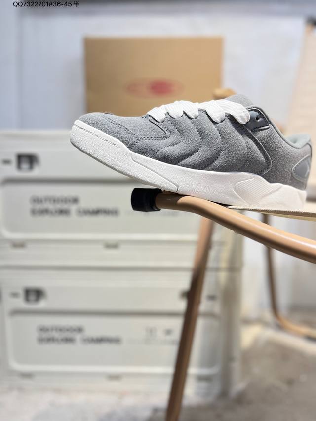 Nike Air Jordan Session 耐克 舒适百搭 防滑耐磨 低帮 板鞋 延续90年代滑板鞋的面包轮廓造型 采用全皮质鞋身内衬加厚设计 后跟点缀 整