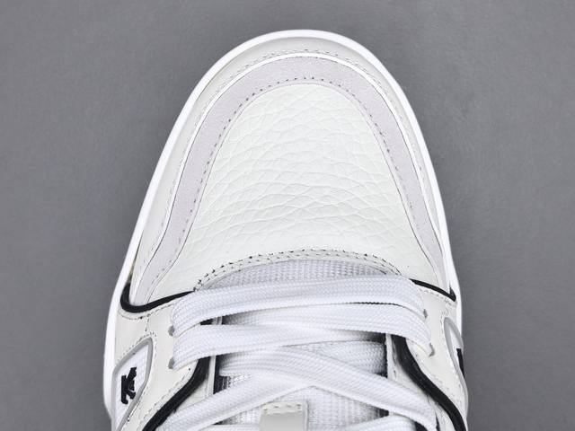 渠道优势 ！ 专柜版 驴牌 Lv Trainer 情侣限定系列 休闲 低帮 时尚板鞋 尺码38 39 40 41 42 43 44 45 46男款 注：此款比运