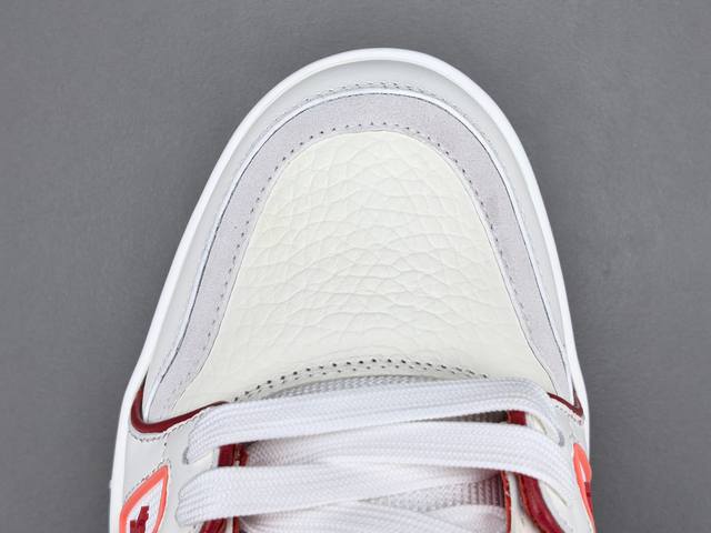 渠道优势 ！ 专柜版 驴牌 Lv Trainer 情侣限定系列 休闲 低帮 时尚板鞋 尺码38 39 40 41 42 43 44 45 46男款 注：此款比运