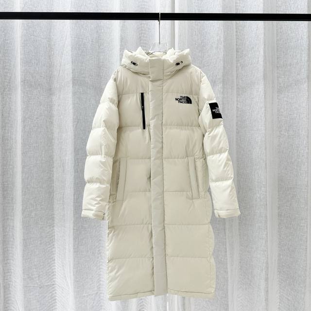 特价清仓 标价就是卖价！数量不多先到先得！ 注意 特价产品 不退不换 外贸保真版 北面 ｜北面长款印花系列 Fw23 连帽羽绒服 产品配色：黑色 白色 码数：X