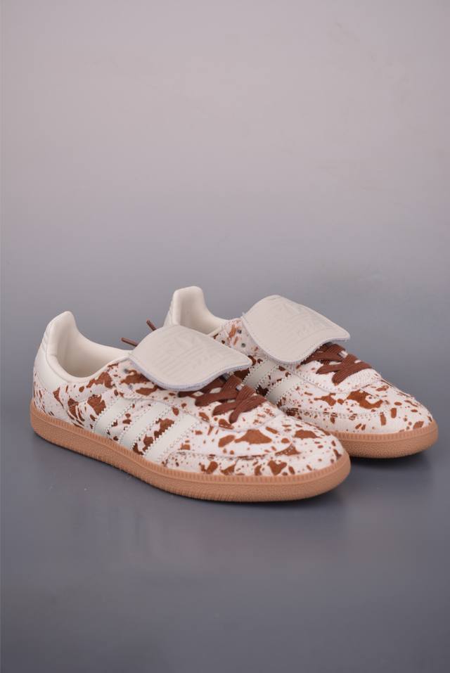 Adidas Samba Og 复古桑巴板鞋 纯原大厂出品 这款桑巴鞋展示了高质量的工艺 带有装饰的超锁缝制和无缝的手感 柔软、柔软的皮革造型和标志性的3条纹完