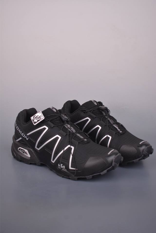 萨洛蒙 Salomon Speed Cross 3 织物皮革低帮全能越野透气休闲运动鞋 Salomon 正式推出全新概念鞋款 Speedcross 以侵略性设计