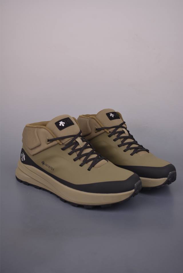 Descente迪桑特轻盈缓震皮鞋 覆盖防水男子中帮越野跑鞋 广东纯原大厂出品 纯原版本 官方同步 正确细节 正确字体 正确米其林大底 区别市场错版 官方货号: