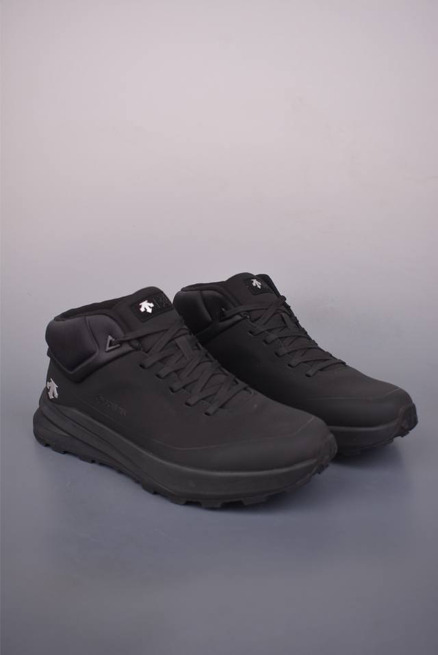 Descente迪桑特轻盈缓震皮鞋 覆盖防水男子中帮越野跑鞋 广东纯原大厂出品 纯原版本 官方同步 正确细节 正确字体 正确米其林大底 区别市场错版 官方货号: