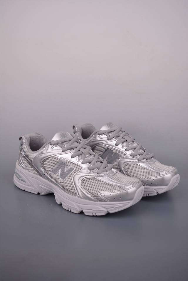 纯原版本 区别错误杀猪版本 New Balance 530 复古跑鞋 小红书爆款 官网售罄 这双鞋确实是Nb家经典复古款式之一，以全新科技诠释，成功打造530鞋