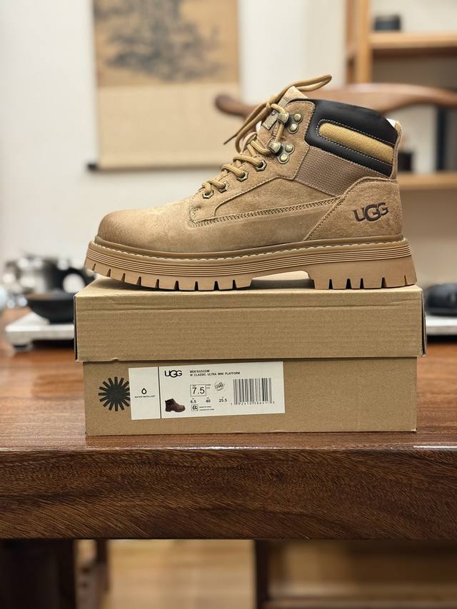 新货#Ugg秋冬新品 毛绒一体内里保暖锁热 秋冬必备 户外中帮休闲马丁靴雪地靴系列 广东大厂品质 秋冬新款 时尚潮流搭配 面料釆用意大利进口磨砂牛皮 全鞋真牛皮