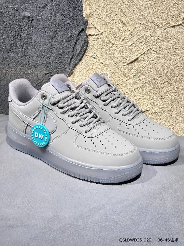 Air Force 1 Low 原装级别 原楦头原纸板 打造纯正空军版型专注外贸渠道 全掌内置蜂窝气垫 原盒配件 原厂中底钢印、拉帮完美 货号：Cj9179 Q