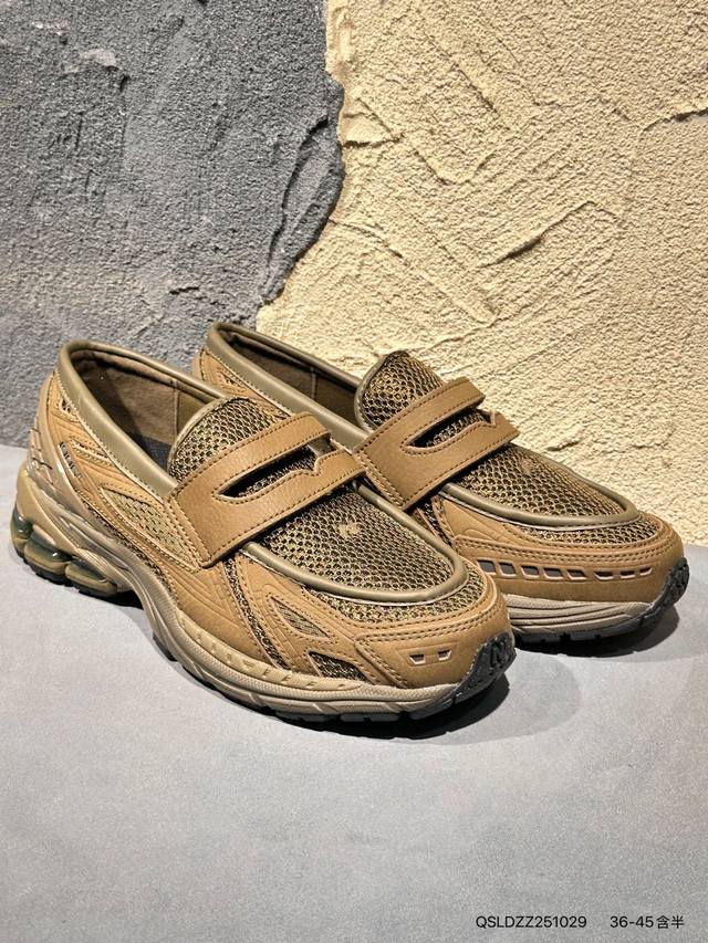 新品上市实拍 New Balance Warped Runner Uwrpomob 复古休闲运动慢跑鞋，破坏解构做旧，步态稳定。T-Beam大底提供足步弓支撑，