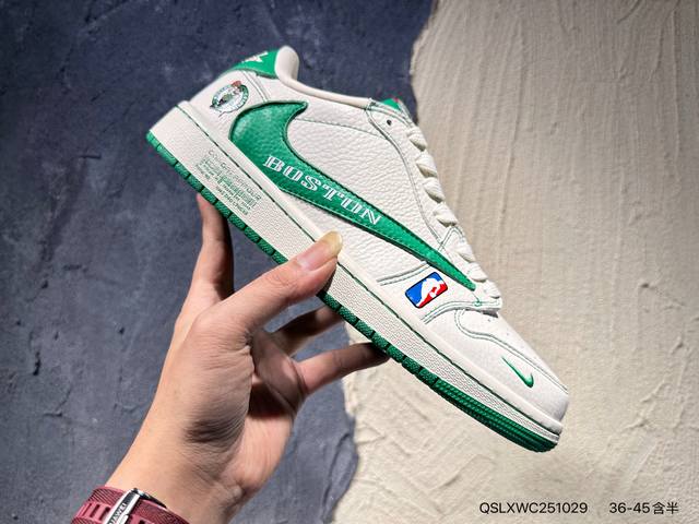 新品上市实拍 耐克Nike Dunk Low 板鞋 Sb系列经典百搭休闲运动板鞋加厚鞋舌的填充，使舒适性大大提升，同时也更方便穿脱中底部分则加入了脚感柔软舒适Z