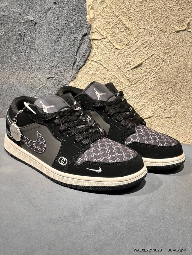 新品上市实拍 耐克Nike Dunk Low 板鞋 Sb系列经典百搭休闲运动板鞋加厚鞋舌的填充，使舒适性大大提升，同时也更方便穿脱中底部分则加入了脚感柔软舒适Z