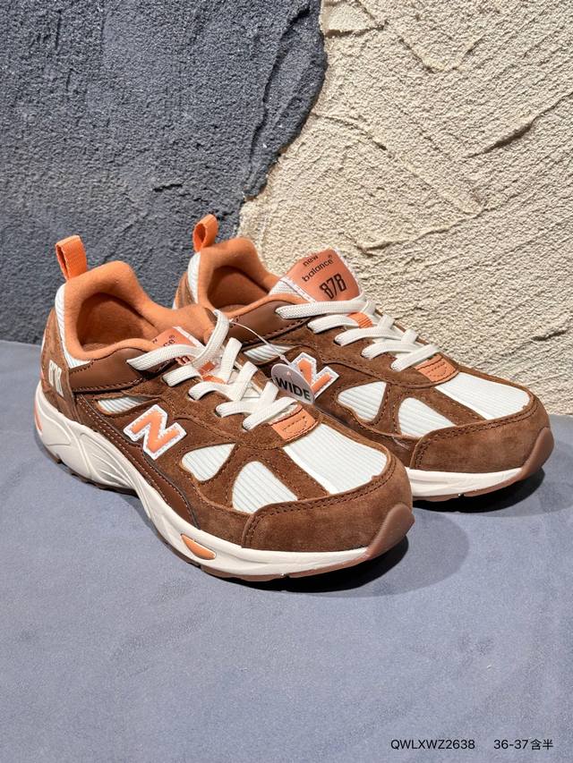 童鞋 Nb New Balance S 新百伦经典复古休闲运动板鞋 以Encap中底配以升级版 N-Ergy缓震物料 鞋面则采用特色的柔软麂皮搭以Newbala