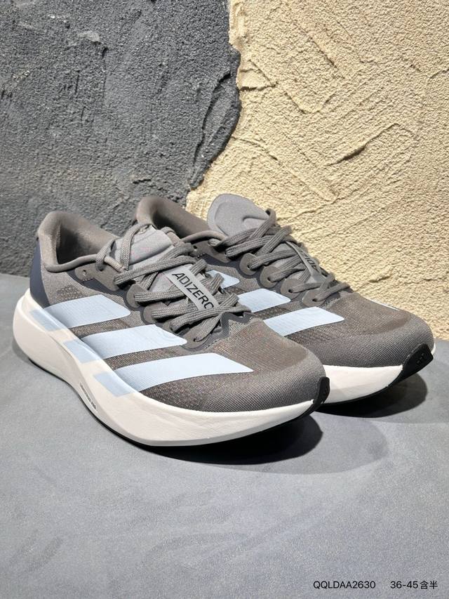 新品上市实拍 Ad Adizero Evo Sl 阿迪超轻透气缓震跑鞋 以令人难以置信的138克重量，刷新了跑鞋轻量化的记录，阿迪在材料科学和工艺技术上的深厚积