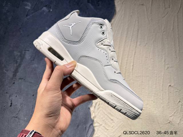 新品上市实拍 Air Jordan Courtside 23 黑白紫 Aj23 乔丹23代 Aj23 乔23 黑紫 小藤原浩 乔丹篮球鞋系列 整体采用黑白主色，