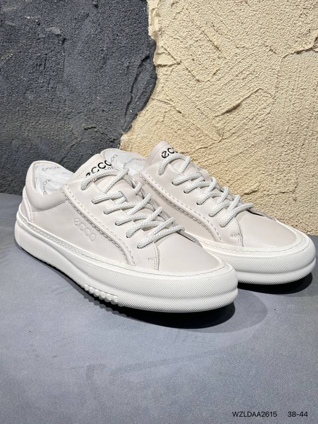 新品上市实拍 Ecco爱步 广东原版透气 配备原版三件套 防尘纸 高弹大底 全头层牛皮 新款百搭休闲款 纯手工制成 鞋面走线工整 清晰质感 原单品质 拼接运动透
