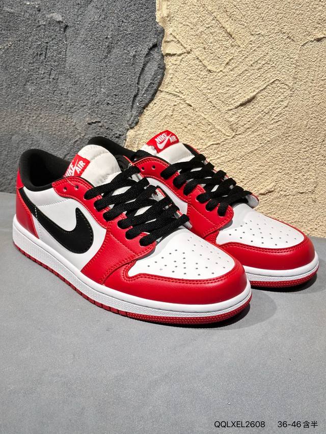 新品上市实拍 Air Jordan 1 Low 低帮 蓝柠檬 Aj1 乔丹1代 Aj1 乔1 低邦 蓝黄拼接 乔丹篮球鞋系列 鞋身采用蓝色皮革勾勒轮廓，明黄色注