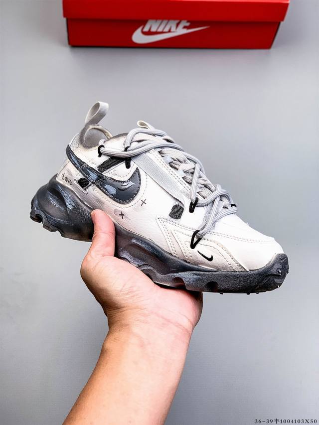 公司级！Nike Tc 7900 ‘Diy’定制 耐克 增高厚底休闲老爹鞋 注入非凡时尚气息 塑就高雅外观 合成材质搭配柔软丝绒 该鞋款保留了挚爱的加垫鞋口 柔