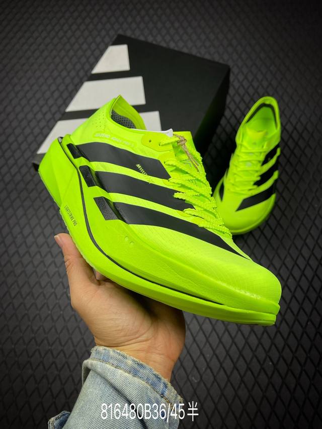 B Adidas Adizero Adios 5 M 马拉松竞速专业跑鞋 Celermesh针织网面非常轻薄 纤维间的缝隙很大 可以保证跑步时的透气、排汗效果