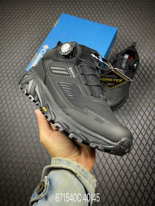 C 新货Columbia哥伦比亚男士徒步越野机能运动跑鞋 鞋面主体部分采用网状薄翼材质中底是大坡王最具特色的山形结构 鞋带采用 旋钮快速穿脱系统 全系列延续 山