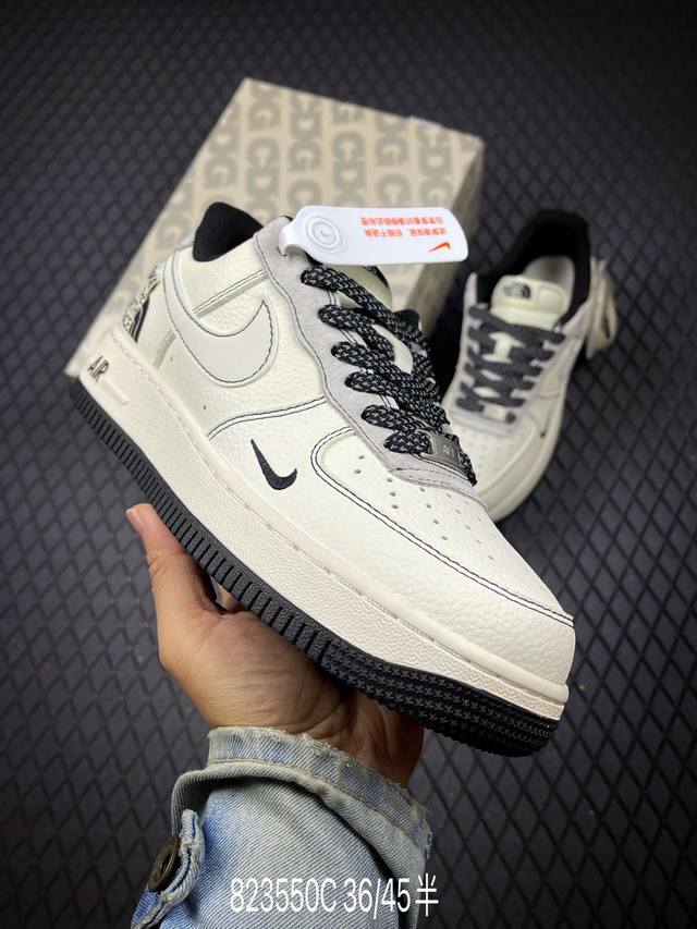 C 公司级Nike Air Force 1‘07 原楦头原纸板 打造纯正低帮空军版型 专注外贸渠道 全掌内置蜂窝气垫 原盒配件 原厂中底钢印、拉帮完美 货号:J