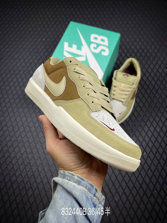 B 公司级Nike Sb Force 58 耐克 低帮休闲板鞋 是一款将前沿创新带入街头的单品 它具有硫化杯底 具有出色的耐用性和灵活性 使用帆布和绒面革 在饰