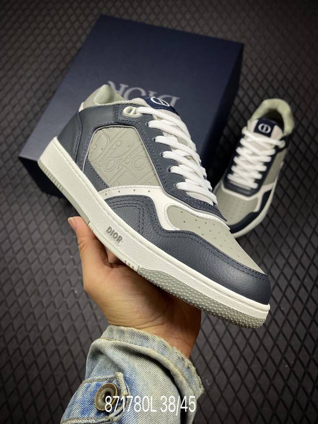 L Dior迪奥B27系列市面顶级版本出货 市面为数不多的“真正原鞋拆解开发”选材耗时就半个多月 进口原厂皮料 无色差细节拉满 敢与Aj大迪奥相媲美，由意大利工