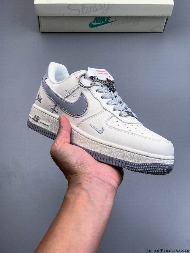 纯原版本 原楦数据纸版，采用硬质优质皮革鞋面材质，内置全掌Air Sole气垫。耐克 Nike Air Force 1 Low 空军一号低帮经典百搭休闲运动板鞋