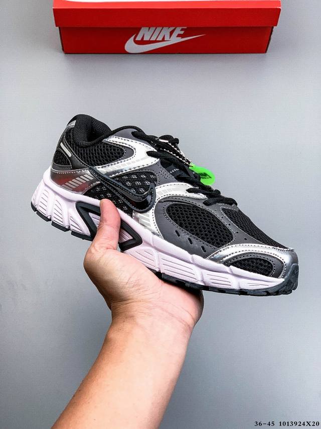 耐克Nike V5 Rnr 25新款 轻量缓震支撑休闲鞋 舒适防滑耐磨低帮复刻运动鞋 厚底增高老爹鞋 经典设计与现代工艺完美结合，带来舒适脚感与潮流外观。这款鞋