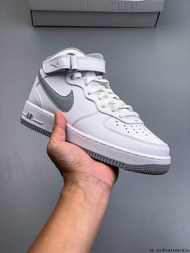 原楦数据纸版，采用硬质优质皮革鞋面材质，内置全掌Air Sole气垫。耐克 Nike Air Force 1 Mid 空军一号中帮百搭休闲运动板鞋 101348