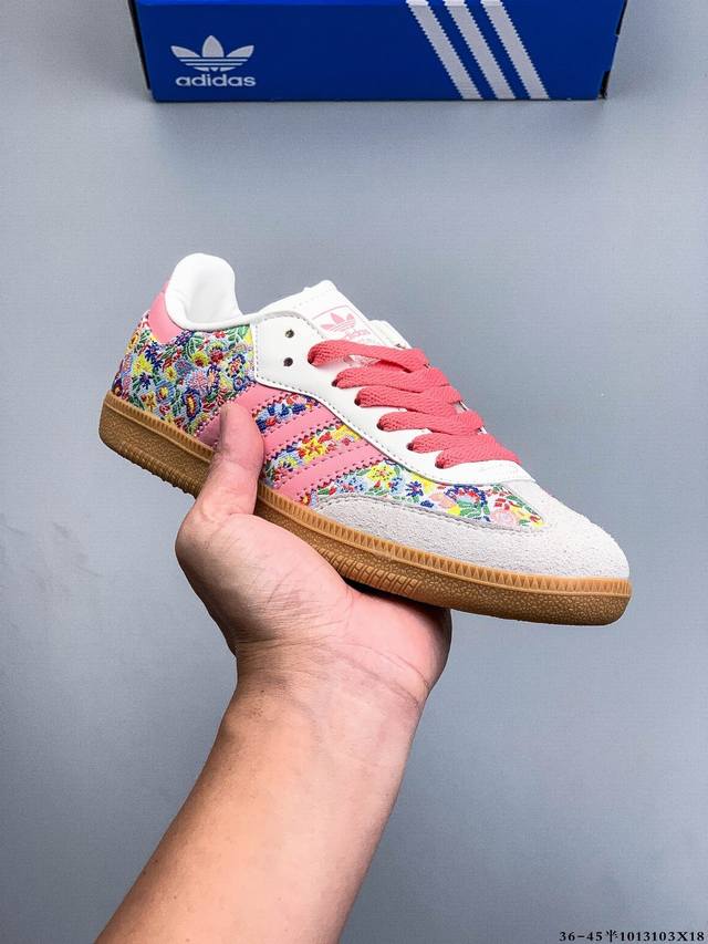 Adidas Samba Og 经典德训鞋休闲板鞋 Adidas 近70年的经典Samba Og 修长的鞋楦,略微尖尖的鞋头,翻毛皮的鞋头拼接,这些我们都看得到