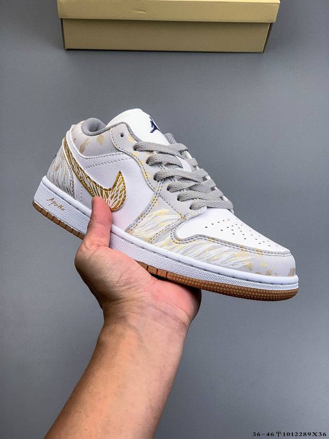 耐克Nike Air Jordan 1 Low Aj1乔1 低帮潮流缓运动休闲板鞋。Aj1 低帮拼接 完美版型真头层牛皮# 内置缓震气垫 原鞋开模 拒绝公底 购