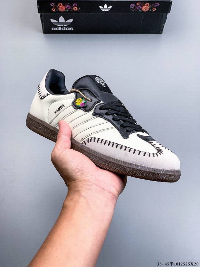 Adidas Samba Og 经典德训鞋休闲板鞋 Adidas 近70年的经典Samba Og 修长的鞋楦,略微尖尖的鞋头,翻毛皮的鞋头拼接,这些我们都看得到