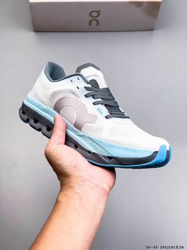 公司级！On昂跑 Cloudflow 5 舒适百搭 简约 耐磨 低帮跑步鞋 鞋面采用工程编织材料打造 提供无缝贴合的穿着体验 轻盈透气的鞋面贴合脚部 确保舒适的