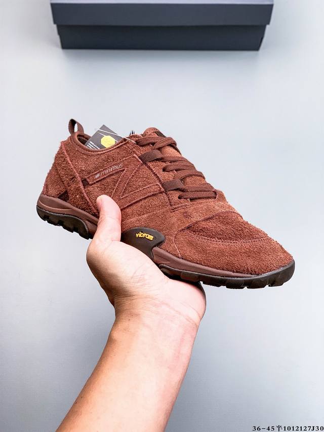 New Balance 发布新作 Mt10O，捕捉贴地回弹力，还原透气柔软感。 作为New Balance Minimus系列中的一员，Mt10O 源自 201