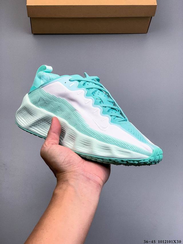 公司级！Hyein Seo X Nike Ava Rover Ava Rover 联名鞋 该鞋款采用流线型轮廓设计，鞋面结合 Tpu 网格支撑结构，中底搭载 R