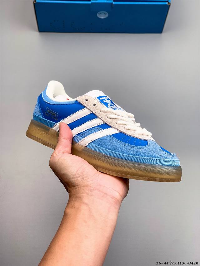 Adidas Bad X Bunny Gazelle Indoor 三叶草休闲防滑耐磨低帮板鞋 鞋头出色设计 塑就出众贴合感 稳固的后跟贴合足部曲线设计 软弹舒