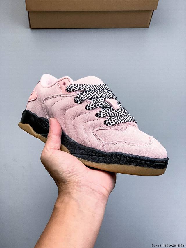 公司级！Nike耐克男鞋2025冬季新款 Jordan Session 运动休闲篮球鞋 延续90年代滑板鞋的面包轮廓造型，采用全皮质鞋身内衬加厚设计，后跟点缀J